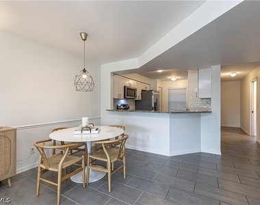 9600 Victoria Lane - Photo Thumbnail 8