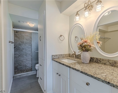 9600 Victoria Lane - Photo Thumbnail 13
