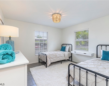 9600 Victoria Lane - Photo Thumbnail 16