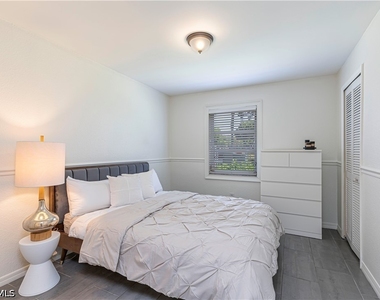9600 Victoria Lane - Photo Thumbnail 19