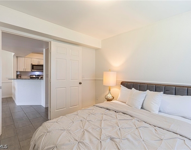9600 Victoria Lane - Photo Thumbnail 20