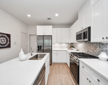 1041 Glen Avenue - Photo Thumbnail 8