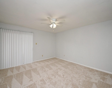 8427 Hearth Drive Drive - Photo Thumbnail 12
