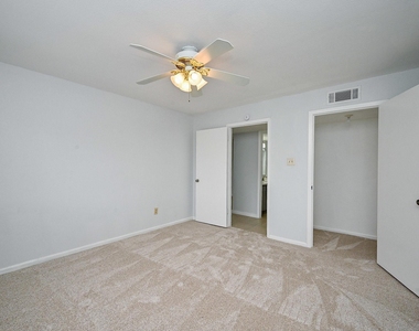 8427 Hearth Drive Drive - Photo Thumbnail 4