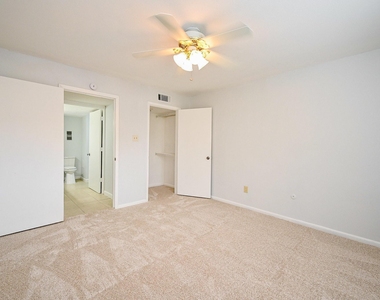 8427 Hearth Drive Drive - Photo Thumbnail 3