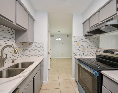 8427 Hearth Drive Drive - Photo Thumbnail 15