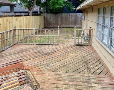 8318 Greenbush Street - Photo Thumbnail 12