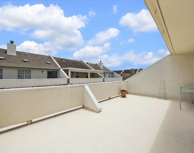 600 Wilcrest Drive - Photo Thumbnail 15