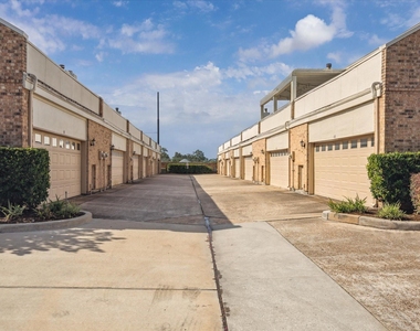 600 Wilcrest Drive - Photo Thumbnail 2