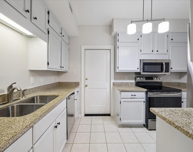 600 Wilcrest Drive - Photo Thumbnail 8