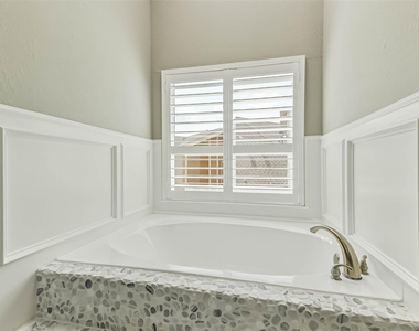 3911 Cherry Forest Drive - Photo Thumbnail 31