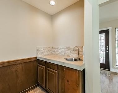 3911 Cherry Forest Drive - Photo Thumbnail 8