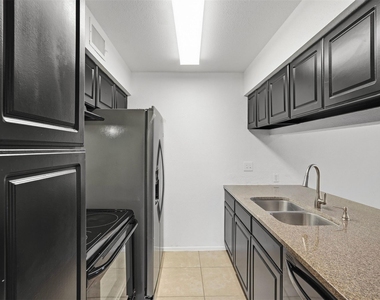 10501 South Drive - Photo Thumbnail 12