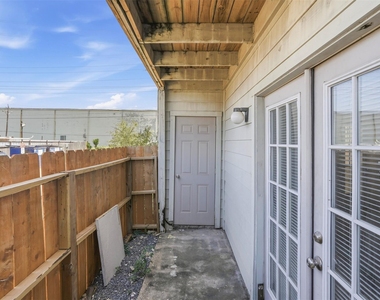 10501 South Drive - Photo Thumbnail 21