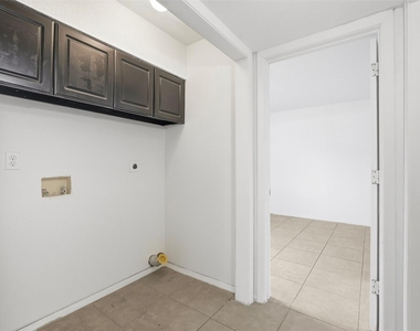 10501 South Drive - Photo Thumbnail 17