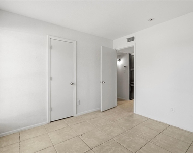 10501 South Drive - Photo Thumbnail 16