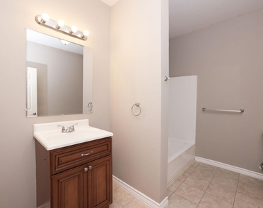 204 S 13th Street - Photo Thumbnail 12