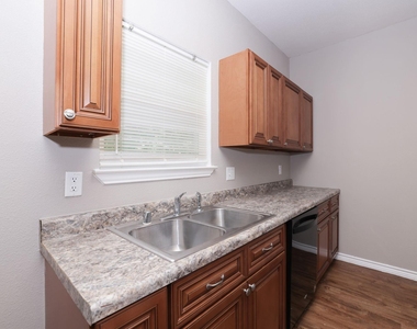 204 S 13th Street - Photo Thumbnail 6