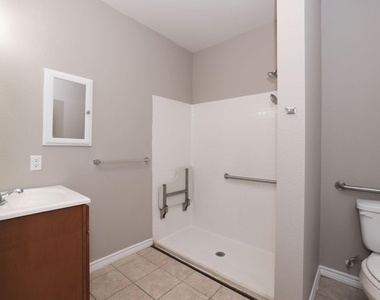 204 S 13th Street - Photo Thumbnail 8