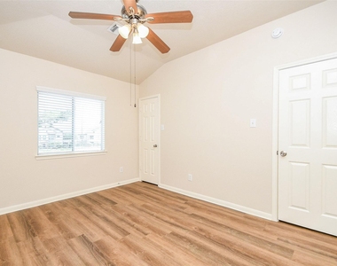 13111 Rippling Creek Lane - Photo Thumbnail 41