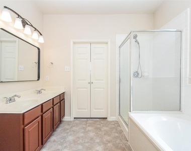 13111 Rippling Creek Lane - Photo Thumbnail 35