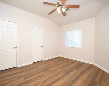 13111 Rippling Creek Lane - Photo Thumbnail 14