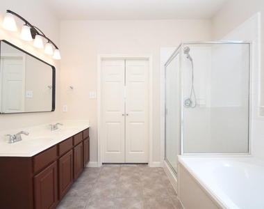 13111 Rippling Creek Lane - Photo Thumbnail 18