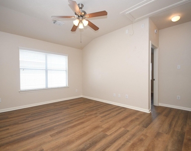 13111 Rippling Creek Lane - Photo Thumbnail 20