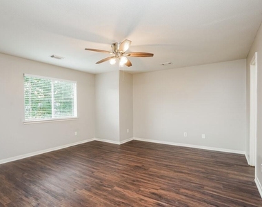 3315 Maymist Drive - Photo Thumbnail 8