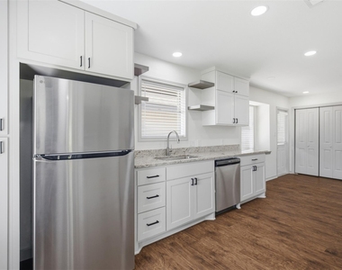 32242 Sky Lakes Drive - Photo Thumbnail 10
