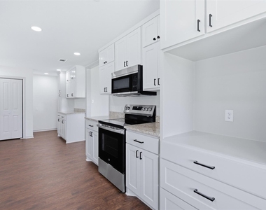 32242 Sky Lakes Drive - Photo Thumbnail 11