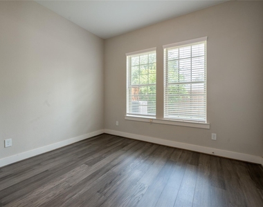 963 Lilly Flower Lane - Photo Thumbnail 11