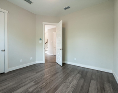 963 Lilly Flower Lane - Photo Thumbnail 12