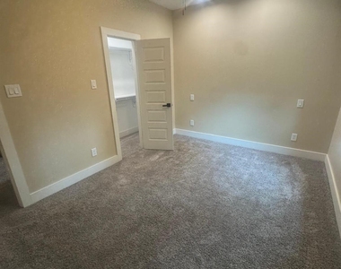 262 Coral Gables - Photo Thumbnail 9