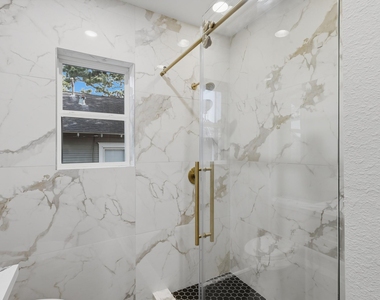 105 Opal Court - Photo Thumbnail 10