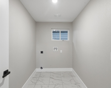 105 Opal Court - Photo Thumbnail 11