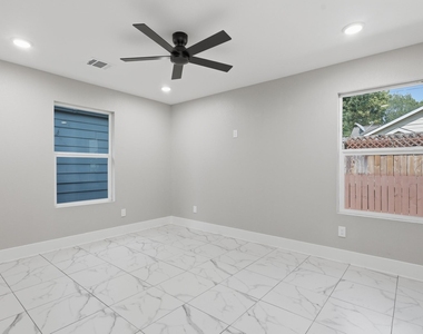 105 Opal Court - Photo Thumbnail 12