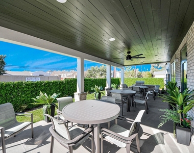1938 Knoll Street - Photo Thumbnail 4