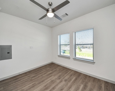 1938 Knoll Street - Photo Thumbnail 20