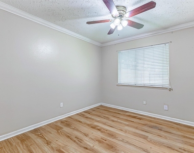 2010 Hickory Glen Drive - Photo Thumbnail 26