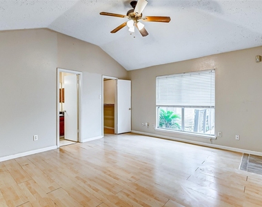 2010 Hickory Glen Drive - Photo Thumbnail 17