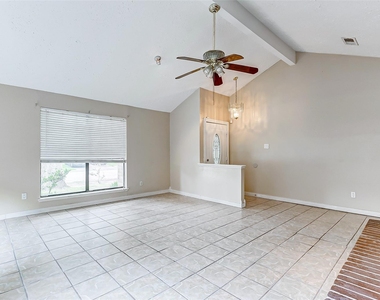 2010 Hickory Glen Drive - Photo Thumbnail 7