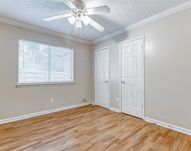 2010 Hickory Glen Drive - Photo Thumbnail 24