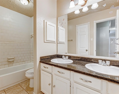 2010 Hickory Glen Drive - Photo Thumbnail 28