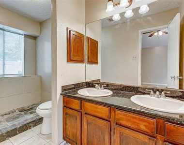2010 Hickory Glen Drive - Photo Thumbnail 21