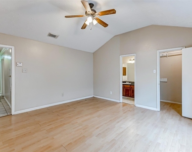 2010 Hickory Glen Drive - Photo Thumbnail 18