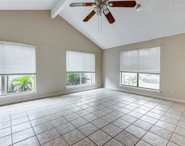 2010 Hickory Glen Drive - Photo Thumbnail 3