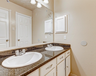 2010 Hickory Glen Drive - Photo Thumbnail 29