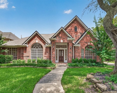 3215 Quiet Lake Drive - Photo Thumbnail 4