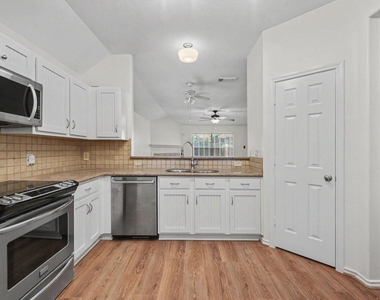 15403 Court Green Trail - Photo Thumbnail 6